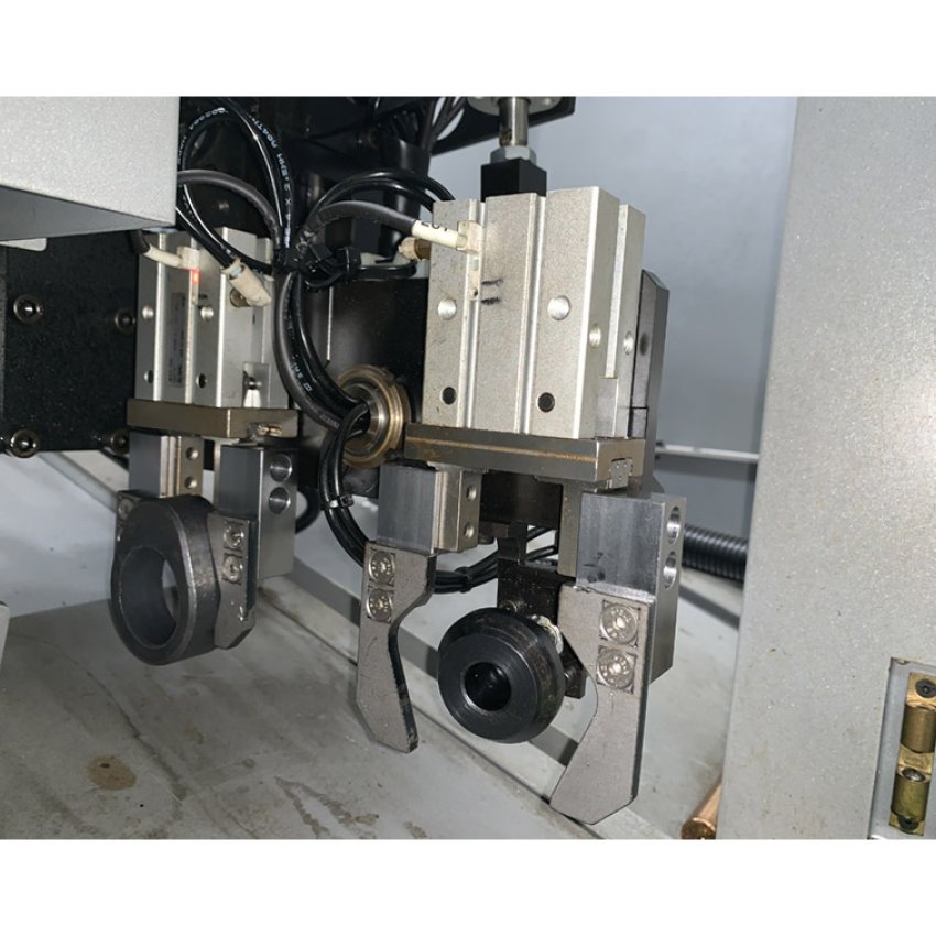 Accuway UT-100Y Bearbeitungszentrum